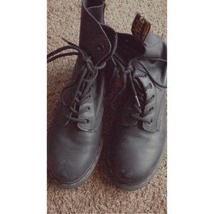 Dr martens used but in great condition just a few scruffs in the front